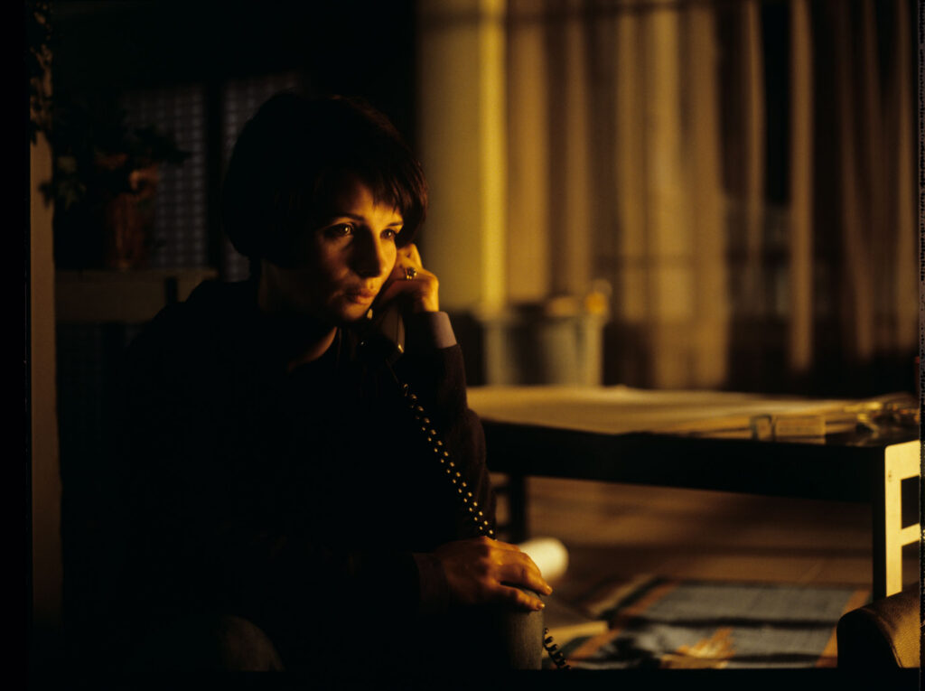 Julie (Juliette Binoche) calls Olivier to inform him that she has completed a composition by her tragically deceased husband.