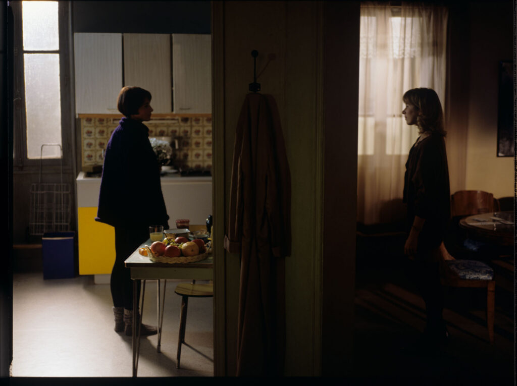 Julie (Juliette Binoche) and Lucille (Charlotte Very).