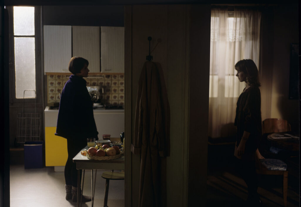 Julie (Juliette Binoche) and Lucille (Charlotte Very).