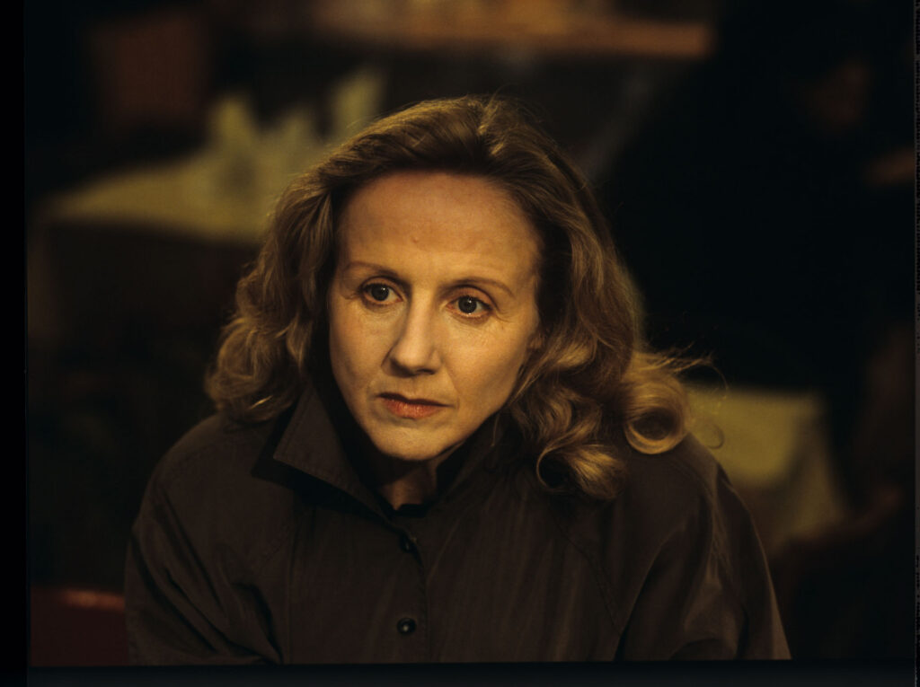 A journalist (Helene Vincent) trying to prove that Julie was the author of her husband's composition.