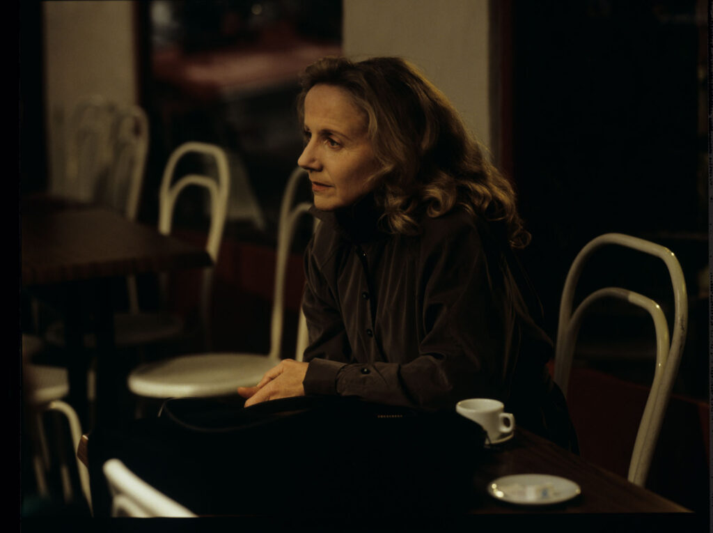 A journalist (Helene Vincent) trying to prove that Julie was the author of her husband's composition.
