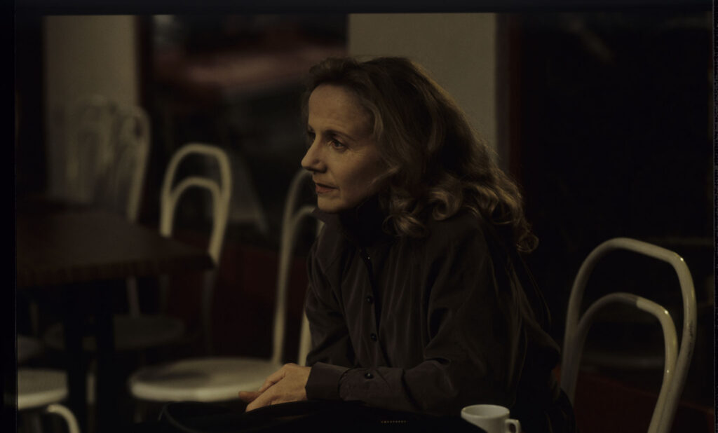 A journalist (Helene Vincent) trying to prove that Julie was the author of her husband's composition.