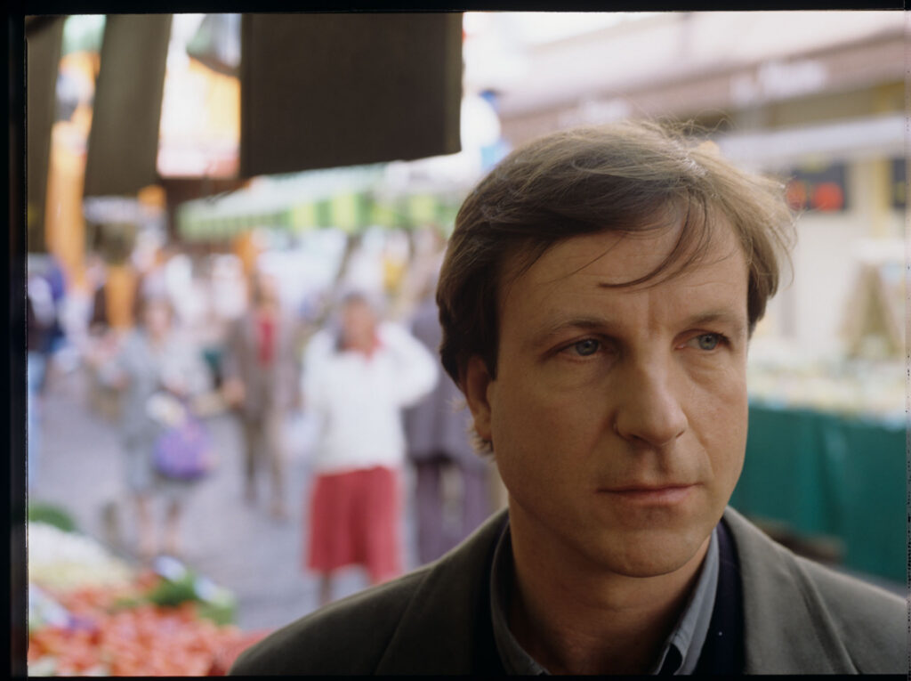 Olivier (Benoit Regent) wandering the streets looking for Julie.