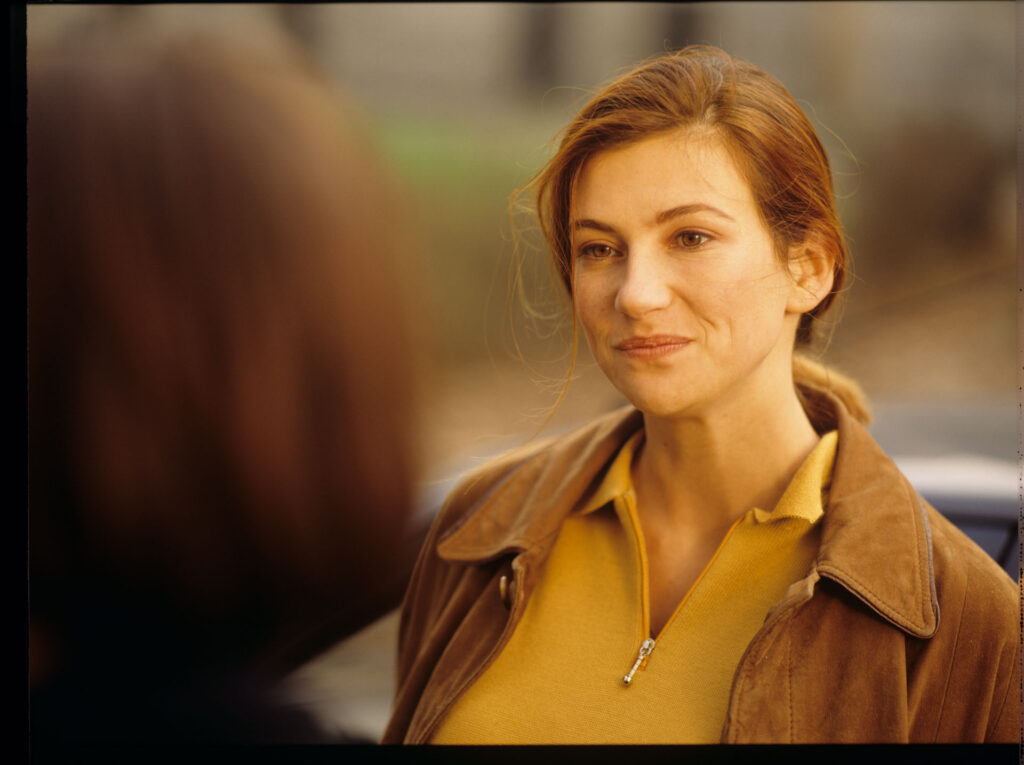 Julie (Juliette Binoche) and her deceased husband's mistress, Sandrine (Florence Pernel).