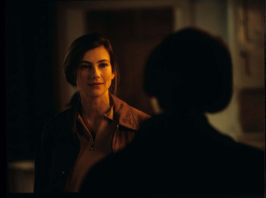 Julie (Juliette Binoche) and her deceased husband's mistress, Sandrine (Florence Pernel).