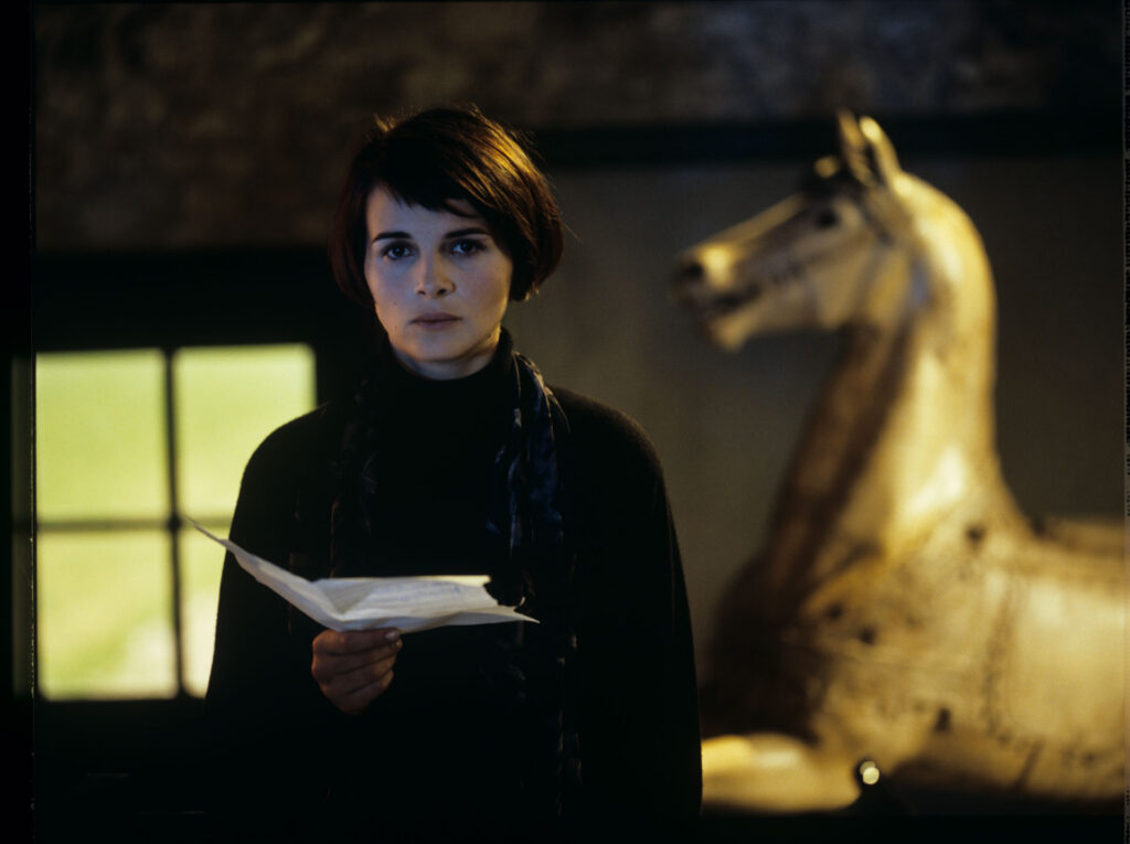 After arriving at her family estate, Julie (Juliette Binoche) finds a piece of paper with the sheet music.