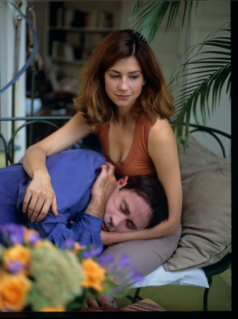 Patrice de Courcy (Hugues Quester) with her lover Sandrine (Florence Pernel).