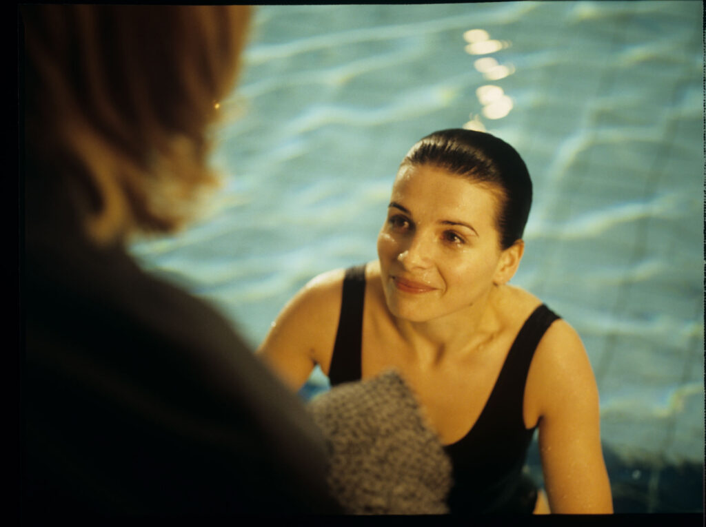 Julie (Juliette Binoche) and Lucille (Charlotte Very) at the pool. Julie gives Lucille the keys to her apartment.
