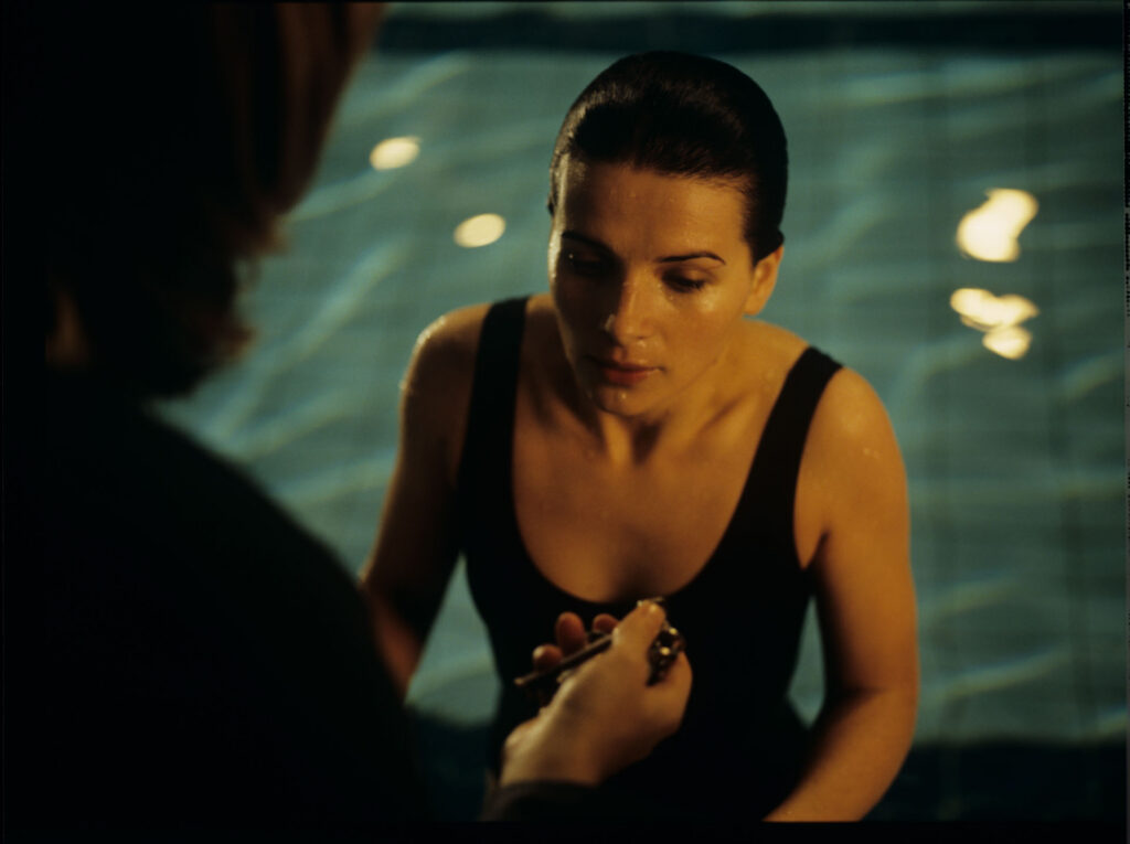 Julie (Juliette Binoche) and Lucille (Charlotte Very) at the pool. Julie gives Lucille the keys to her apartment.