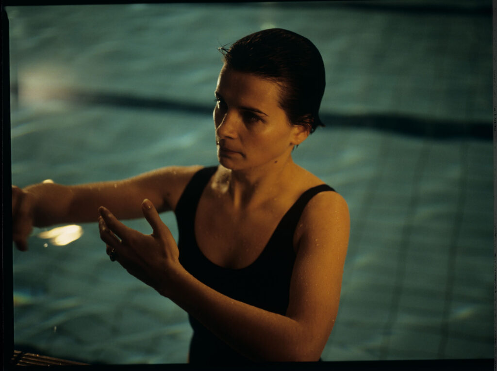 Julie (Juliette Binoche) at the pool.