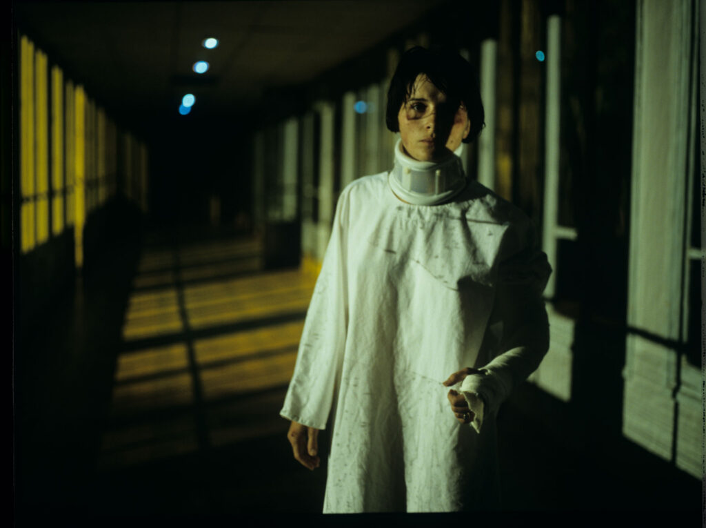 Julie (Juliette Binoche), in the hospital after a tragic car accident in which her husband and daughter died.