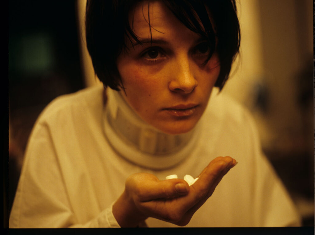 Julie (Juliette Binoche) in hospital during a failed suicide attempt