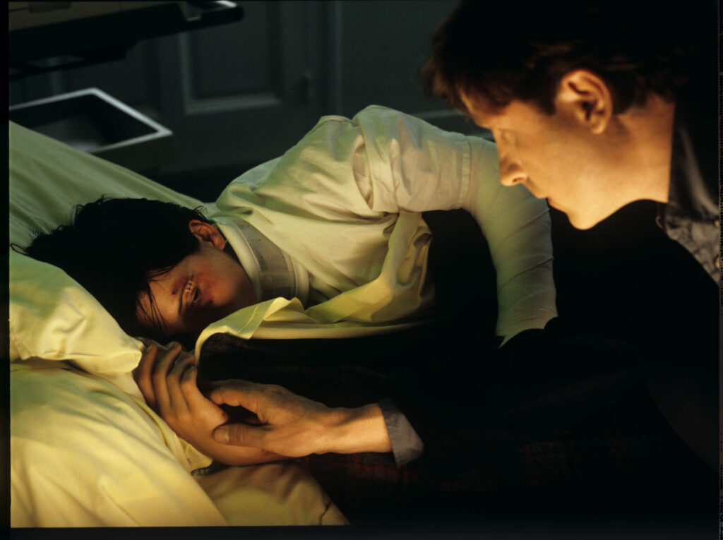 Olivier (Benoit Regent) visiting Julie (Juliette Binoche) in the hospital, after a car accident.