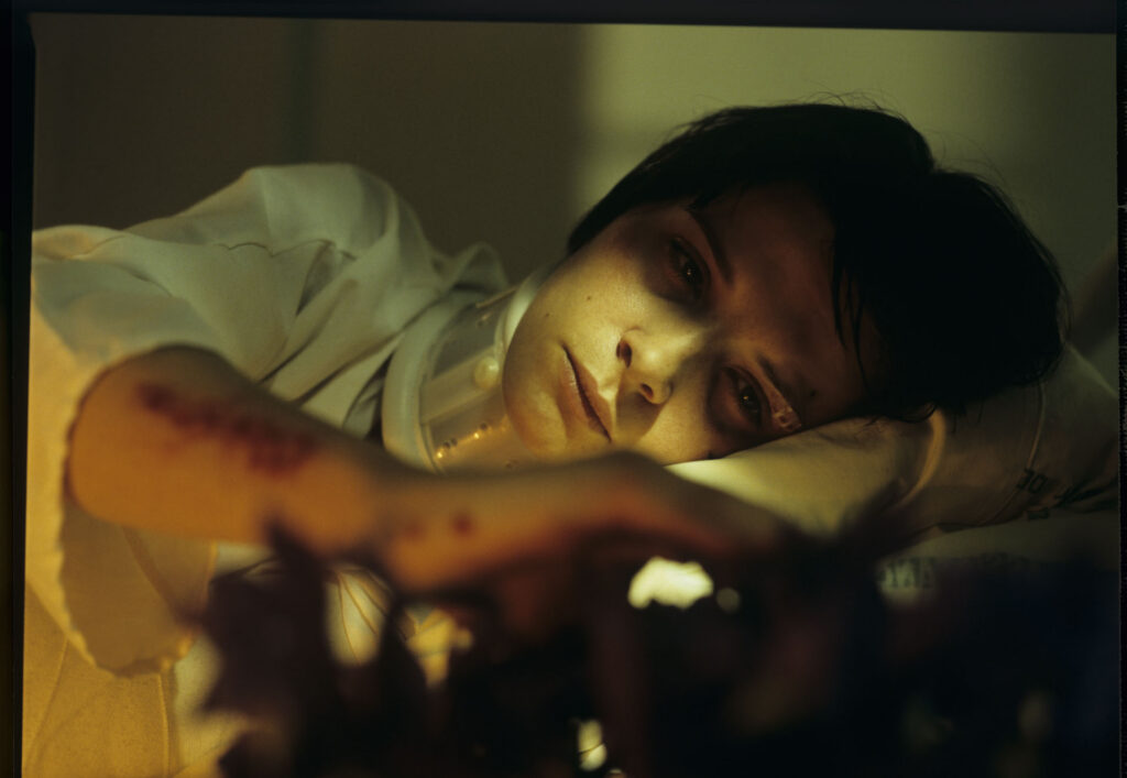Julie (Juliette Binoche) in the hospital after a tragic car accident in which her husband and daughter were killed.