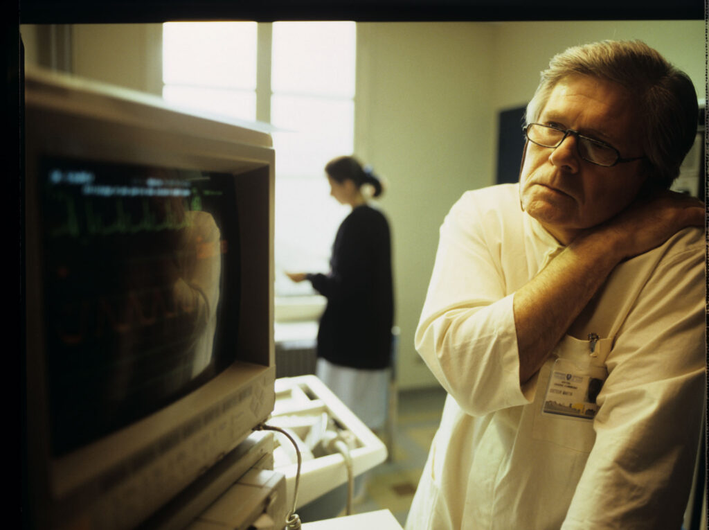 A doctor (Claude Duneton) monitors a patient's vital signs in the hospital's intensive care unit.