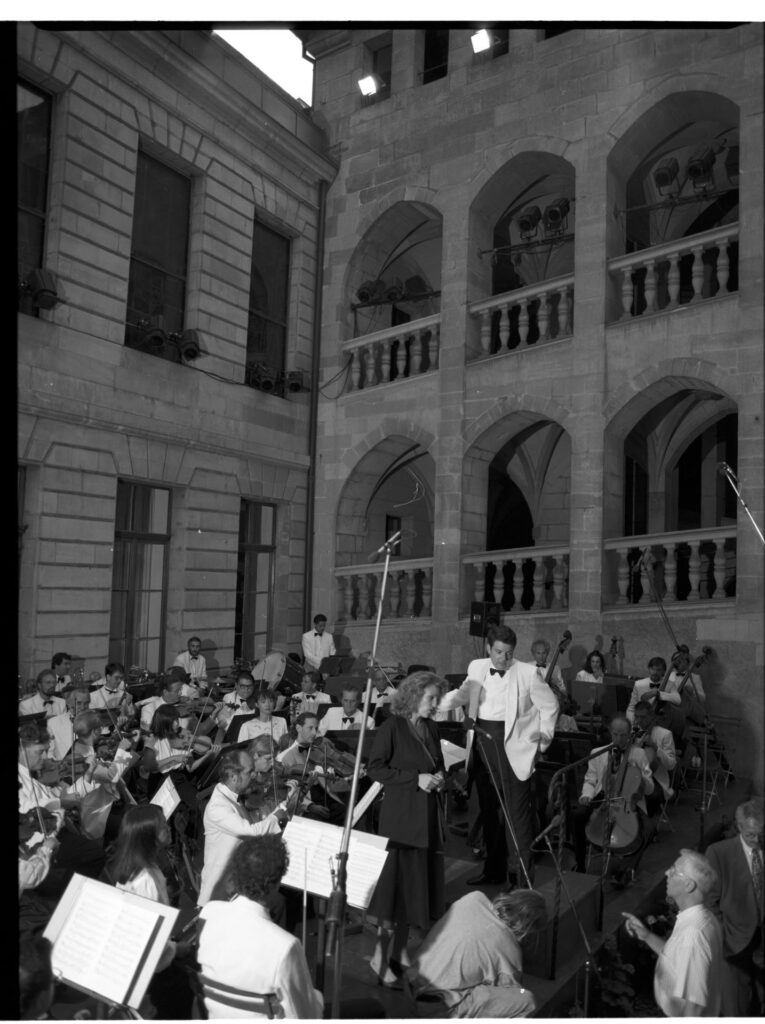 The orchestra was supposed to be shown in the film, but the scene was ultimately abandoned.