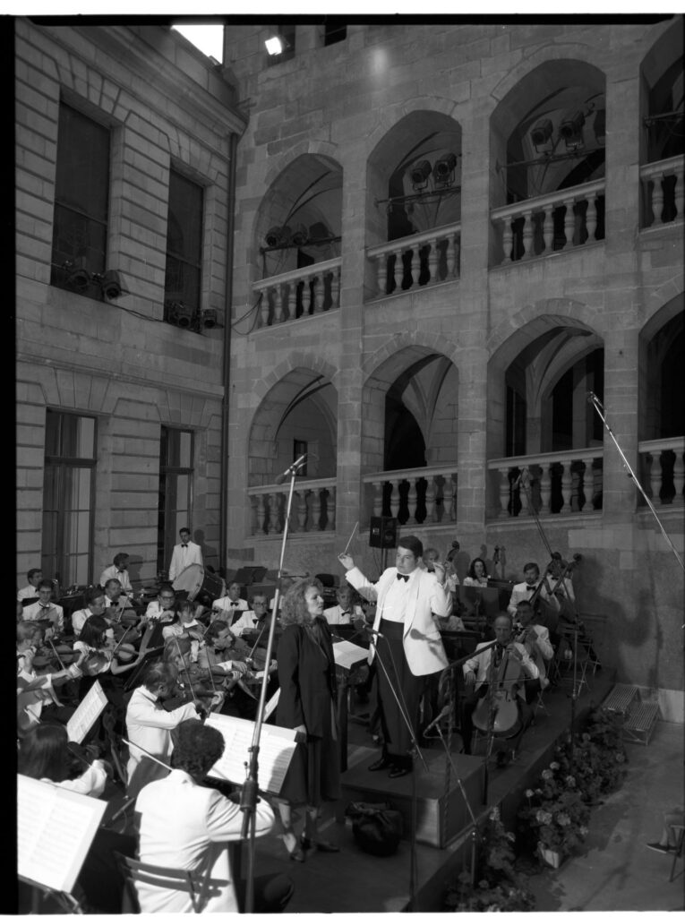 The orchestra was supposed to be shown in the film, but the scene was ultimately abandoned.