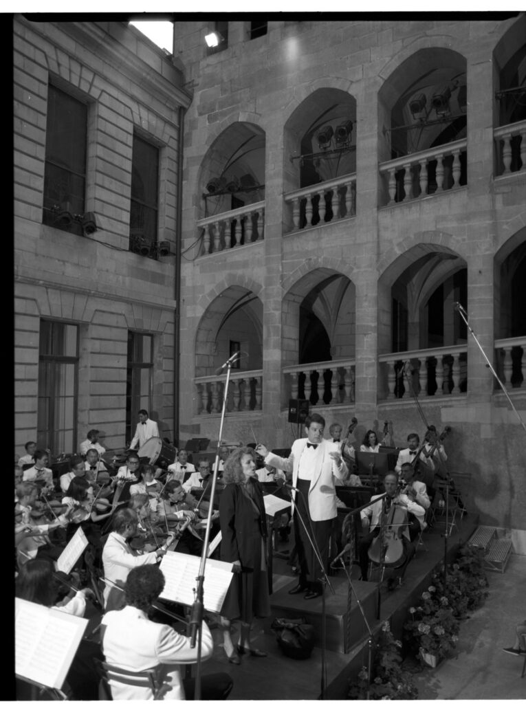 The orchestra was supposed to be shown in the film, but the scene was ultimately abandoned.