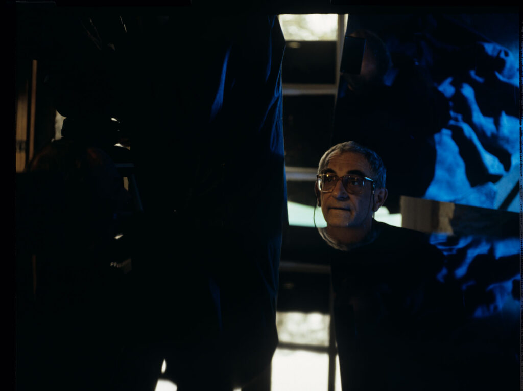 Krzysztof Kieślowski (reżyser) na planie zdjęciowym.