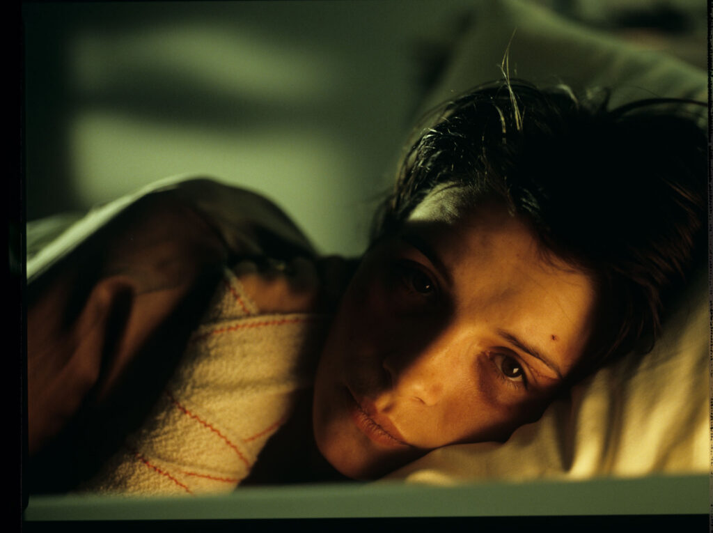 Julie (Juliette Binoche) in the hospital after car accident in which her husband and daughter died