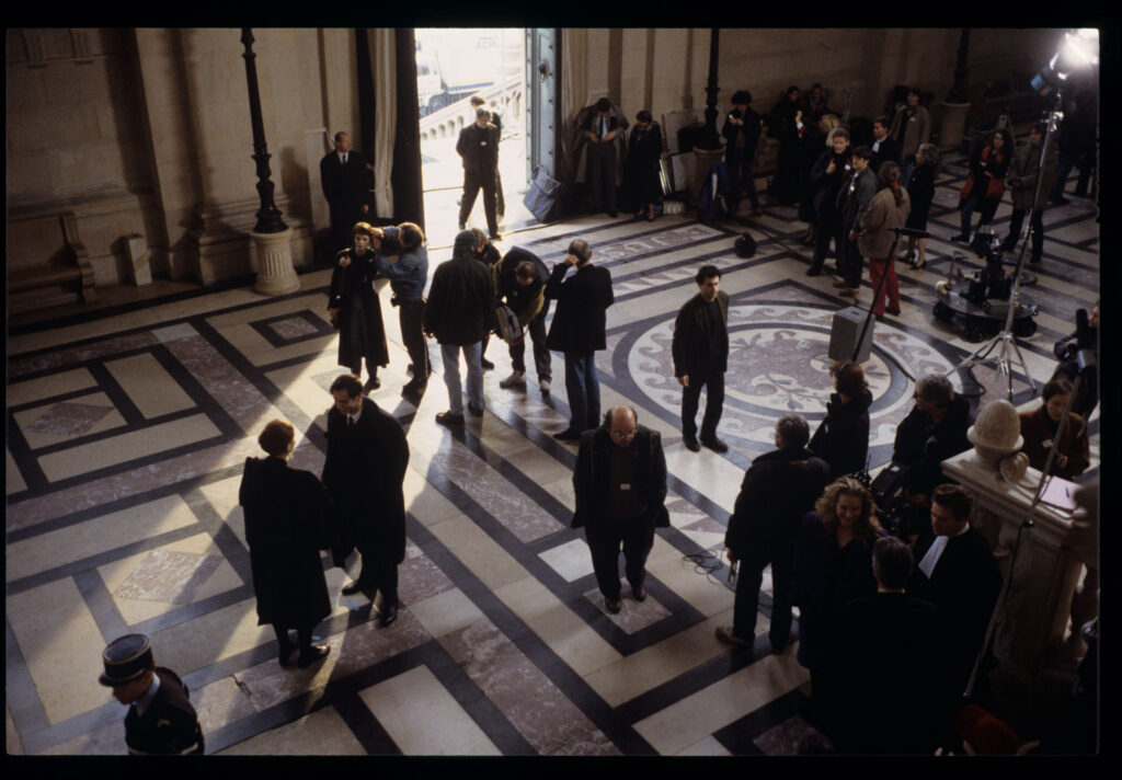 Set in the main hall of the Parisien Palace of Justice