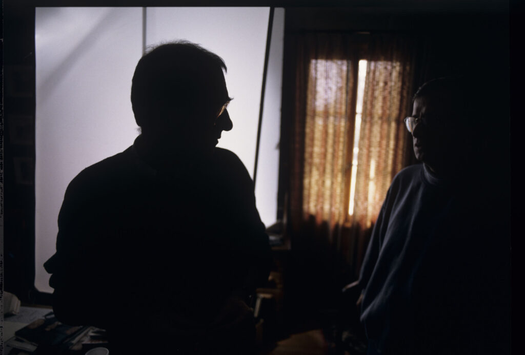 Krzysztof Kieślowski (reżyser) w rozmowie z Piotrem Sobocińskim (operator).