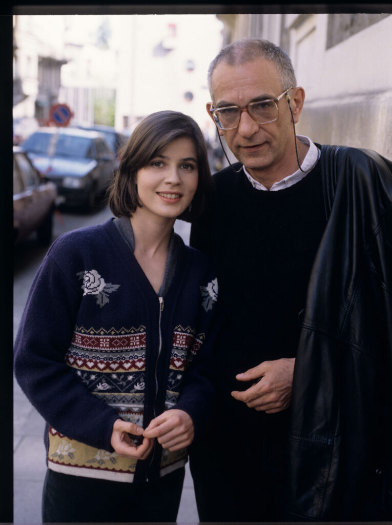 A souvenir photo of director Krzysztof Kieślowski and actress Irène Jacob during the filming of "Three Colors. Red".