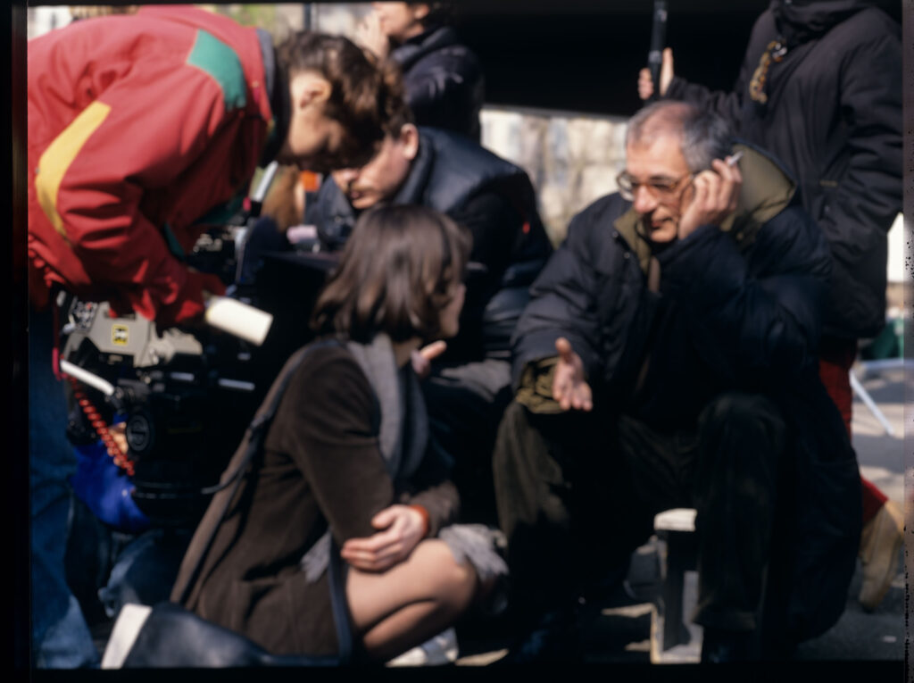 Krzysztof Kieślowski (reżyser) i Irène Jacob (aktorka) na planie zdjęciowym.