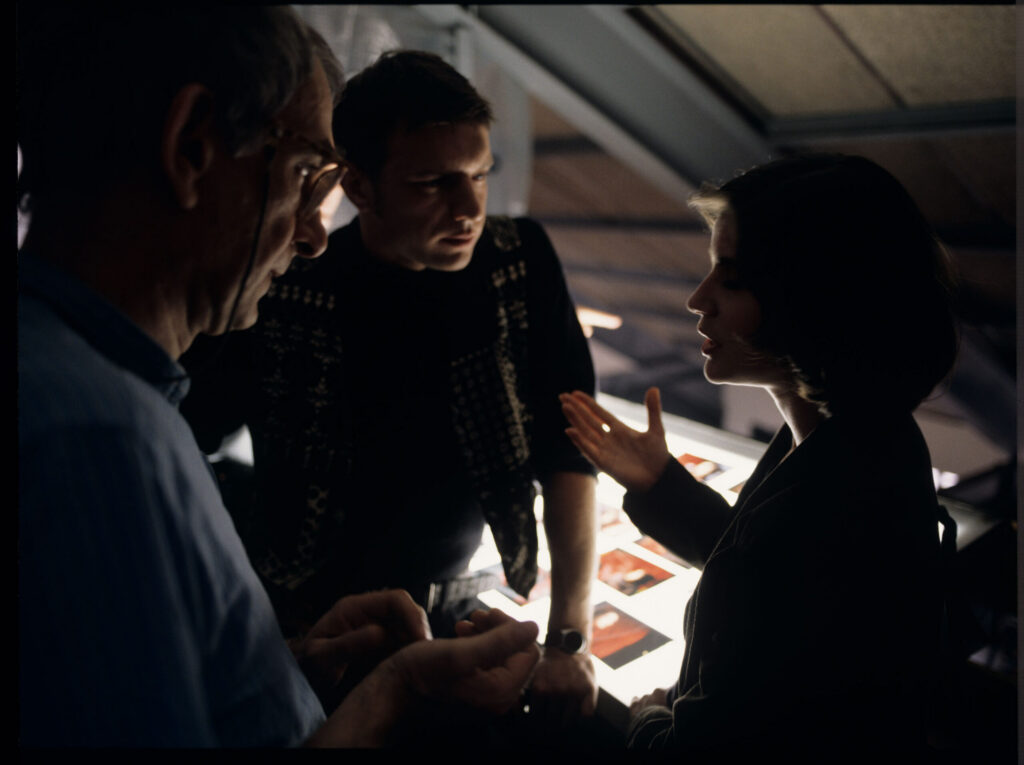 Shooting a scene in a photography studio where photographer Samuel Le Bihan asks Valentine to select photos for an billboard.