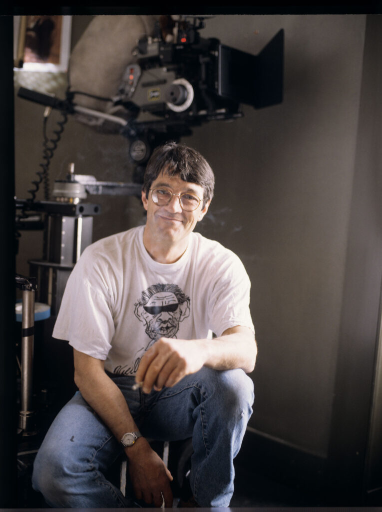 Michael Charvaz (dekorator wnętrz i rekwizytor).