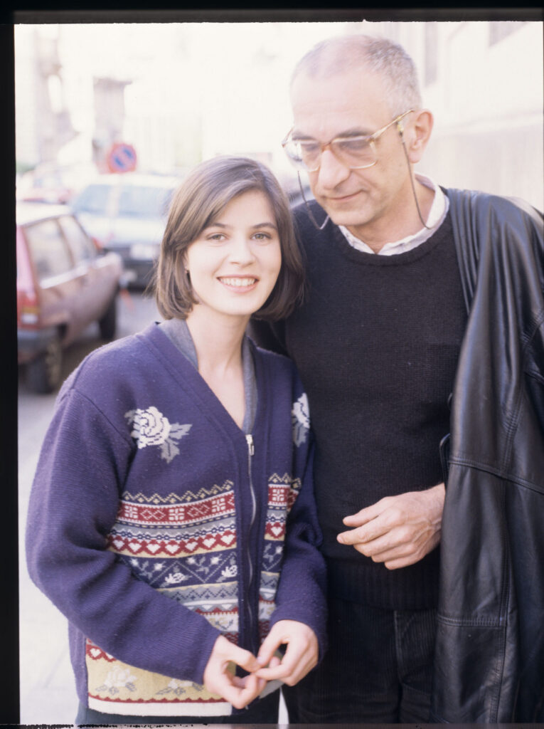 A souvenir photo of director Krzysztof Kieślowski and actress Irène Jacob during the filming of "Three Colors. Red".