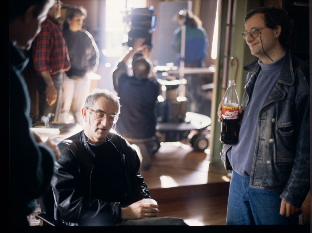 Krzysztof Kieślowski (director) and Piotr Sobociński (cameraman) on the set in the judge's apartment.