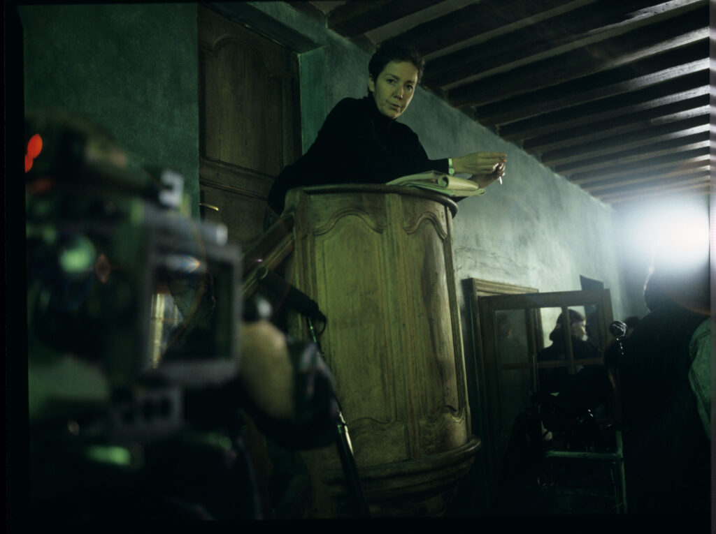 Sekretarka planu Genevieve Dufour na planie zdjęciowym.