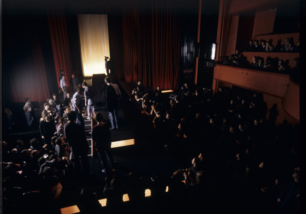 Filming a fashion show scene at the theater featuring Valentine. Actress Irène Jacob as Valentine on the set.