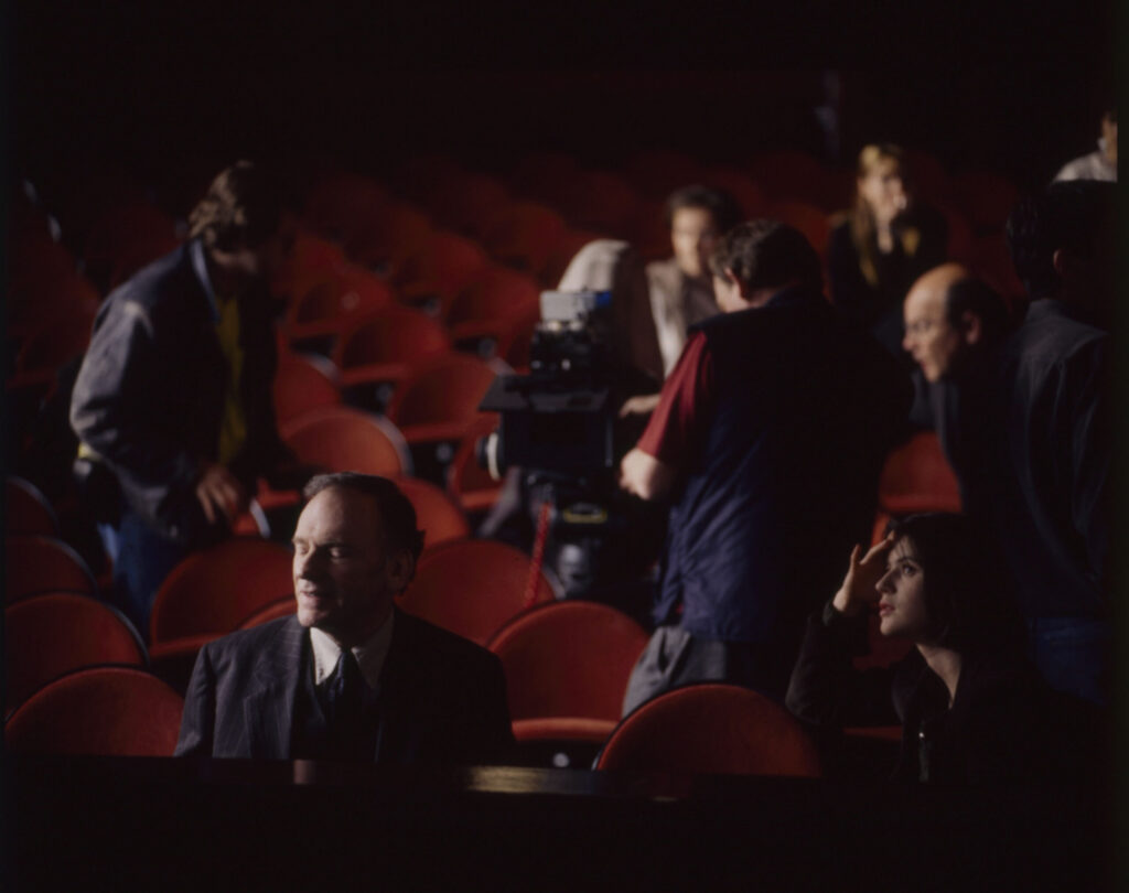 Filming of the scene of the meeting between retired judge Kern and Valentine in the theater audience after a fashion show.