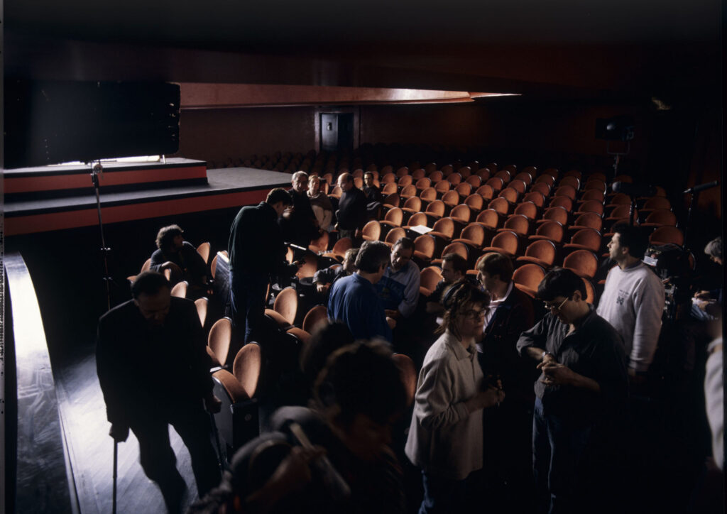 Filming of the scene of the meeting between retired judge Kern and Valentine in the theater audience after a fashion show.