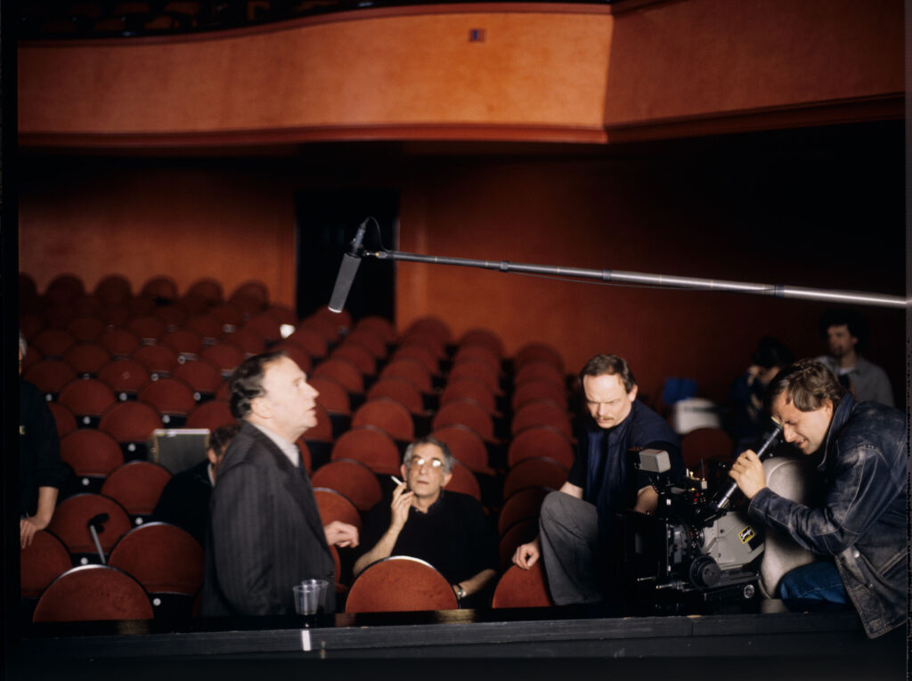 Kręcenie sceny spotkania emerytowanego sędziego Kerna i Valentine na widowni teatru po pokazie mody.